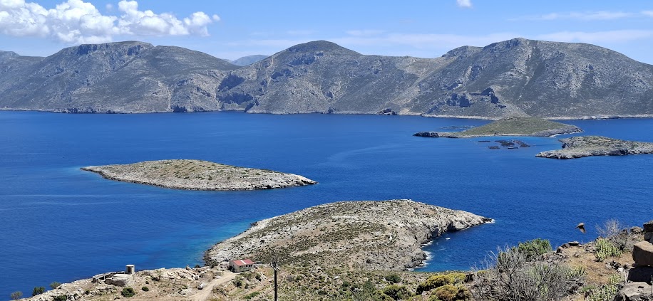 En Méditerranée, depuis Leros, vue sur les îles environnantes; Dodécanèse, Grèce. Photo  © Daniel Desjardins