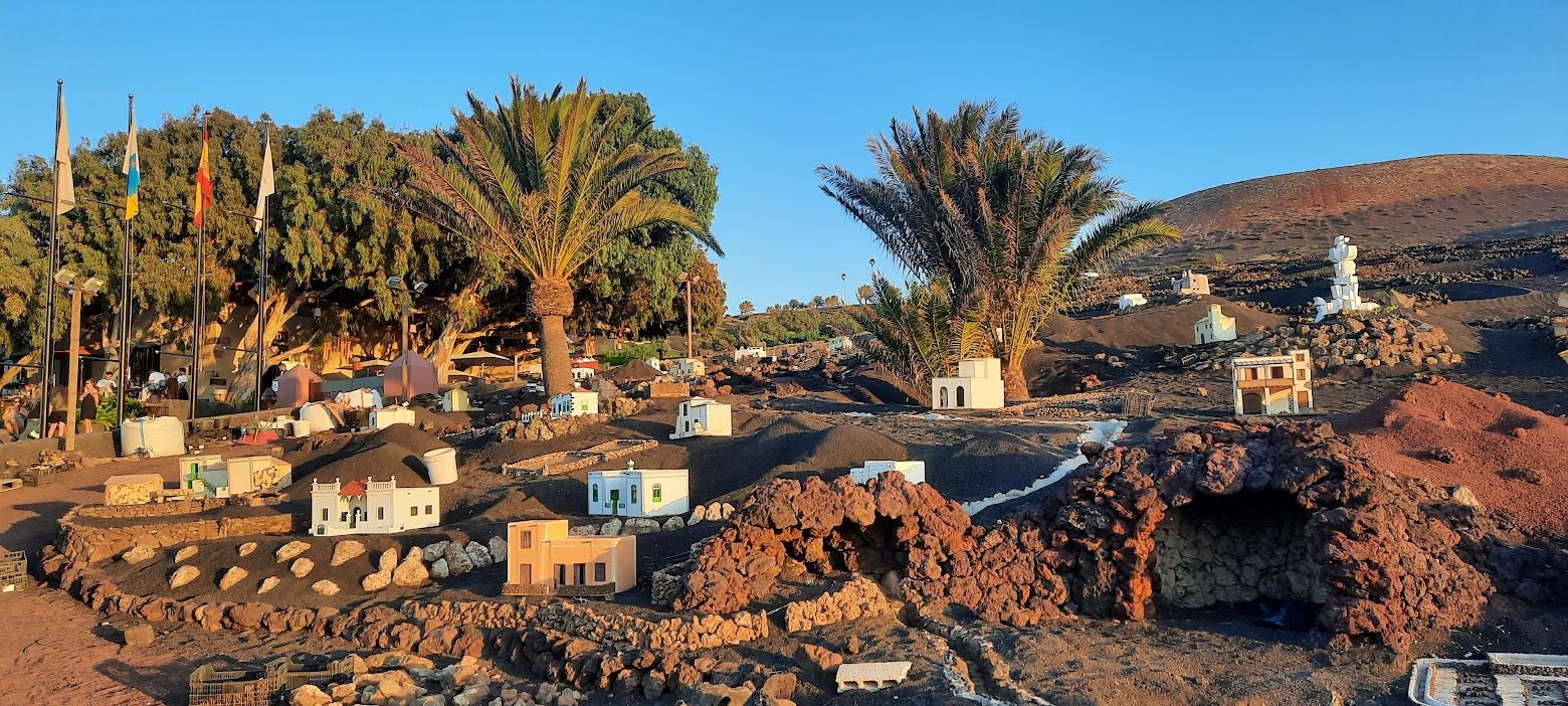 Vignoble sur l'île de Lanzarote, Canaries, Espagne. Photo © Daniel Desjardins