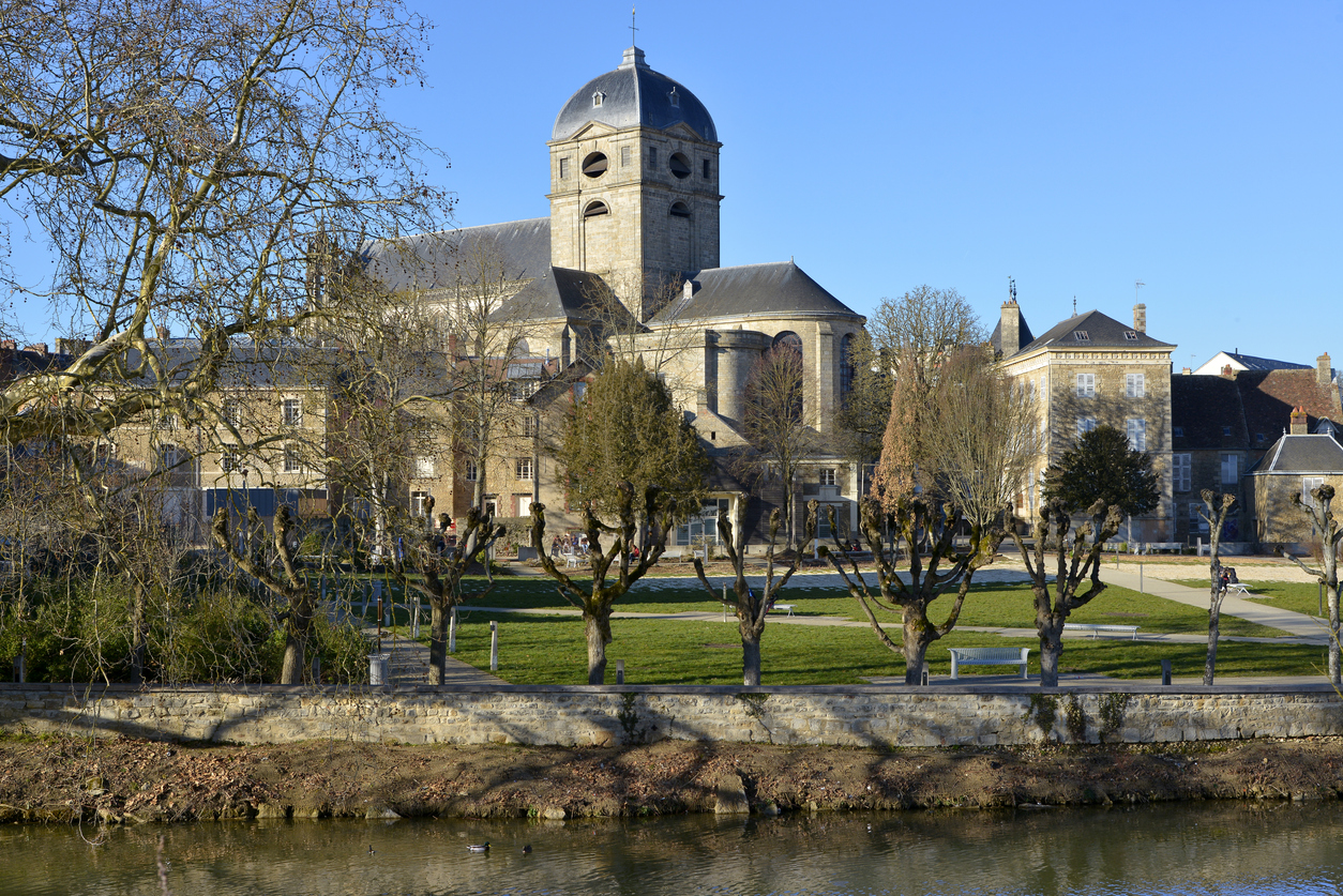 La Sarthe à Alençon, Normandie, France. © iStock / Musat