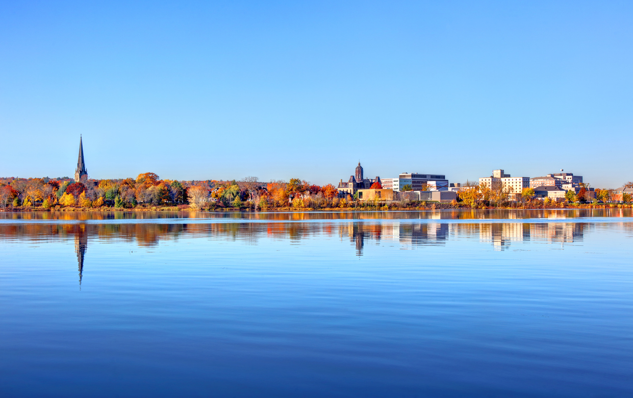 Le fleuve Saint-Jean à Fredericton, Nouveau-Brunswick. ® istock / DenisTangneyJr