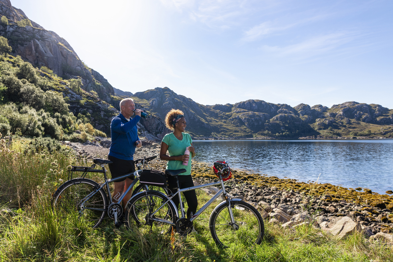 Détente sur le Loch en Écosse, Royaume-Uni. © iStock /  SolStock