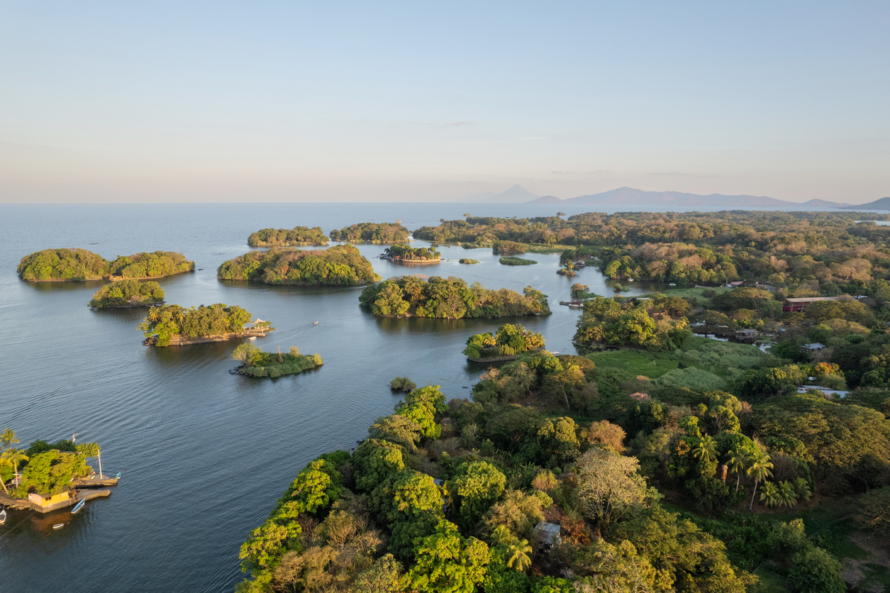 Les îlots de Grenade, un archipel de 365 petites îles situées sur le lac Nicaragua, près de la ville de Grenade. © iStock / its :dimarik