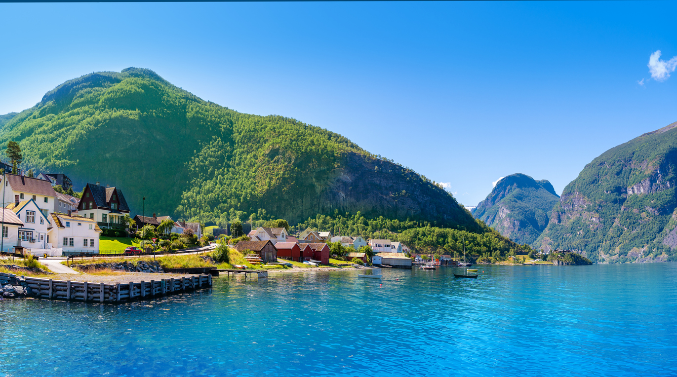 L’Aurlandsfjord sur lequel donne Flåm, en Norvège. © iStock / Mediterranean