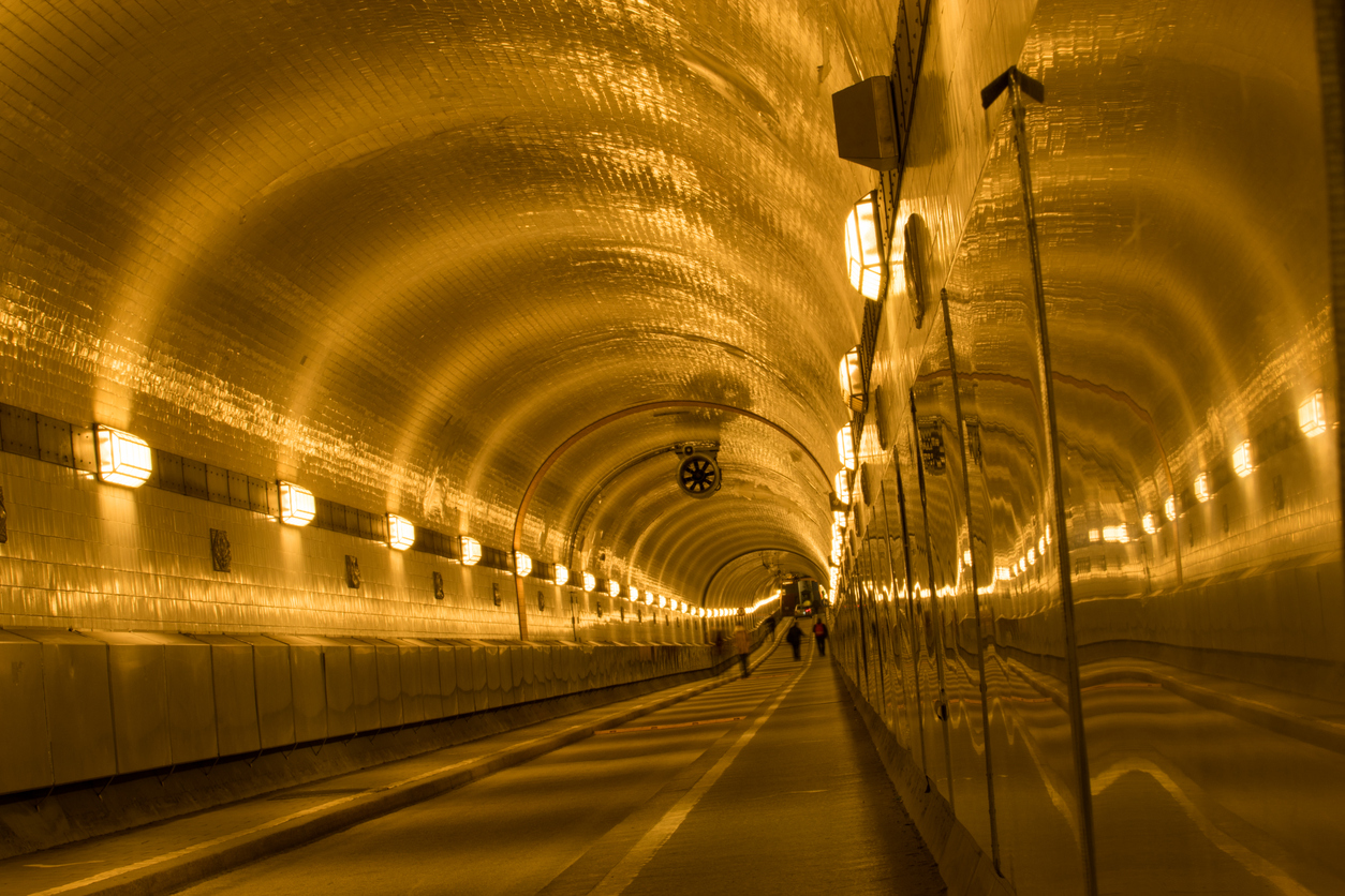 Le tunnel sous l'Elbe à Hambourg, réservé aux vélos et aux piétons. © iStock  / statu-nascendi