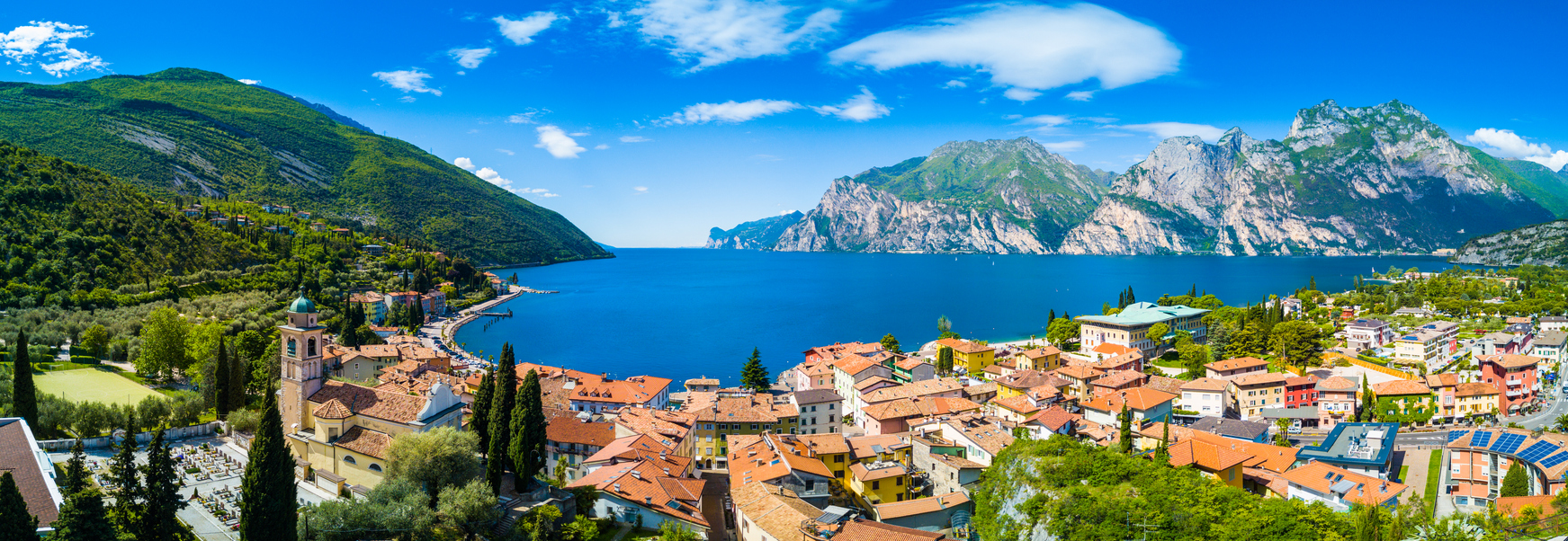 Torbole sul Garda au Nord-est du lac de Garde, Italie du nord. © iStock / zodebala