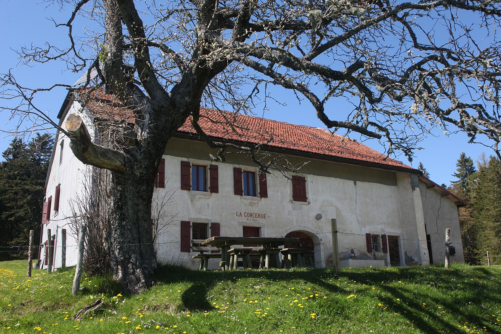 Ferme de la Goncerue à Longirod (Vaud). par Pmau — Travail personnel, CC BY-SA 4.0,.