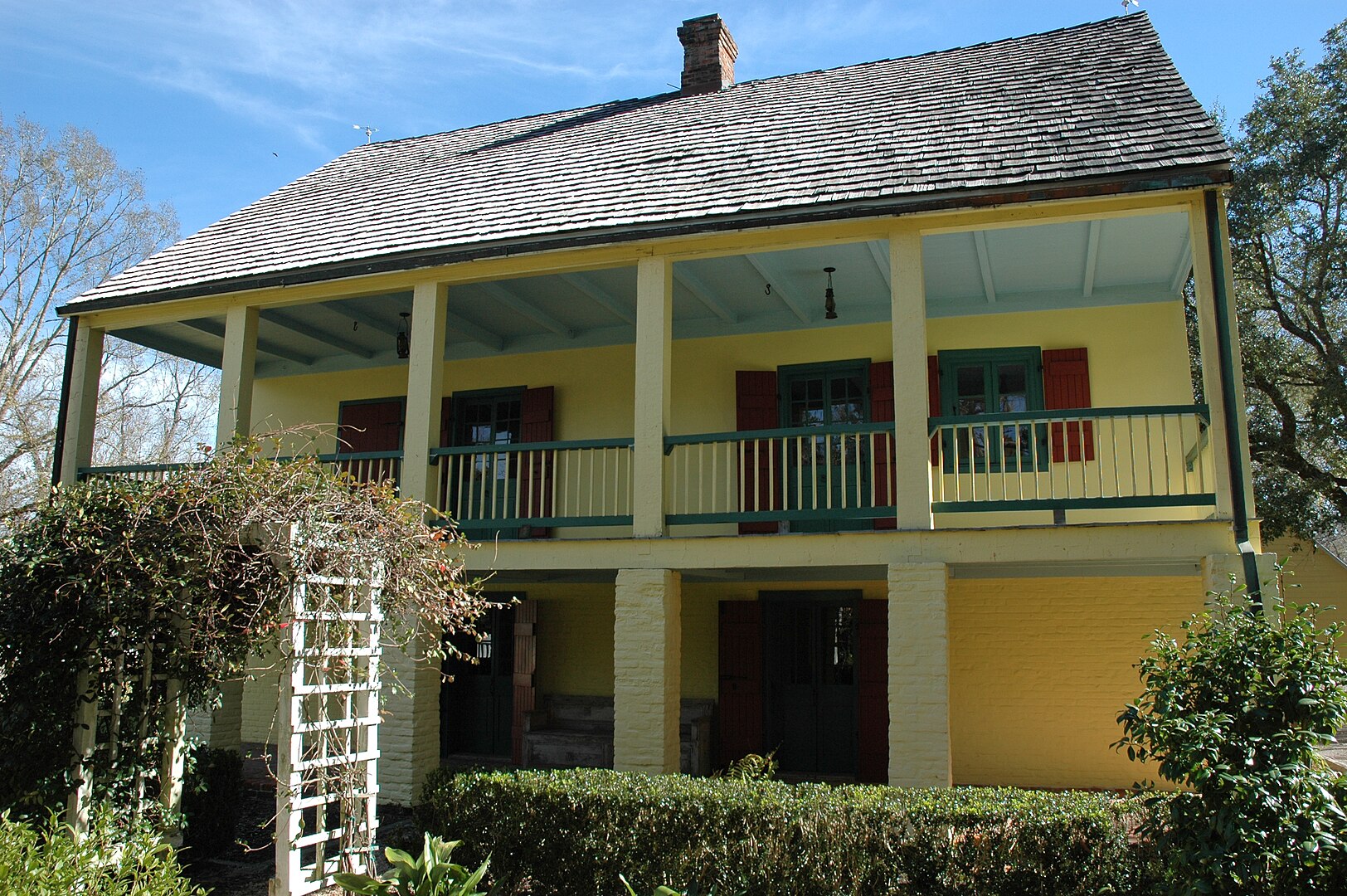 Chalet créole de Mason Olivier sur le site historique d'État de Longfellow-Evangeline en Louisiane. Par Mike (msm62166) —  CC BY 2.0, 