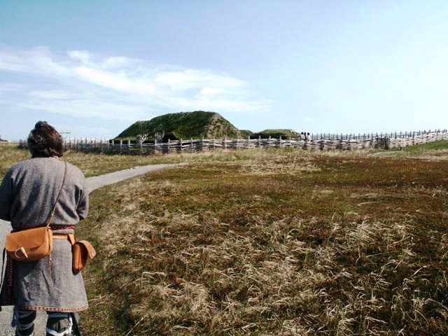 Reconstitution du site viking à l'Anse-aux-Meadows, Terre-Neuve, Canada.Par Carlb - Domaine public.