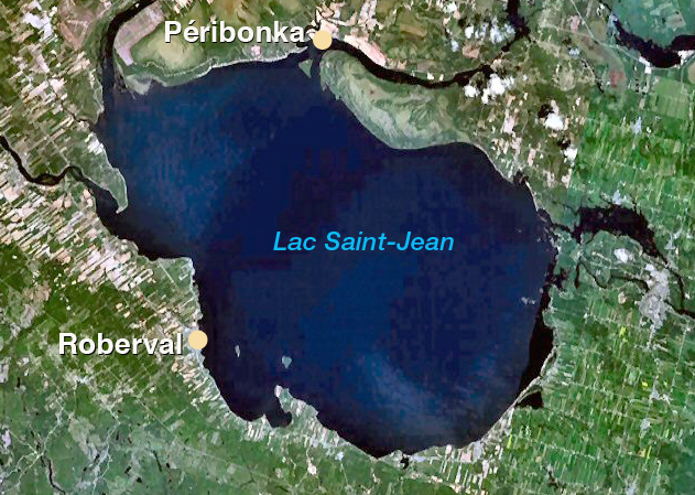 Vue aérienne du Lac Saint-Jean. Par Gilbertus — Travail personnel - Domaine public, 