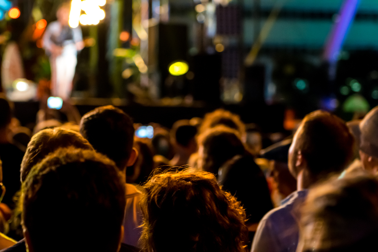 Vie nocture animée à Montréal ©  iStock / A&J Fotos