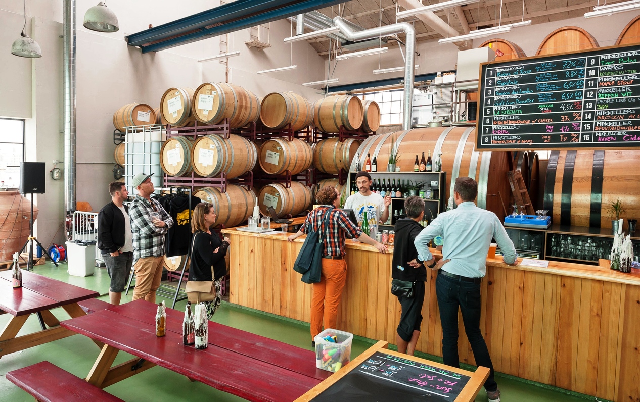 Le bar de la brasserie de Mikkeller à Copenhague.  © iStock / Radiokukka