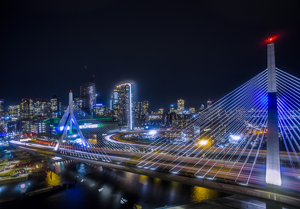 Le Leonard P. Zakim Bunker Hill Memorial Bridge à Boston.  © iStock / Rodrigo Larios