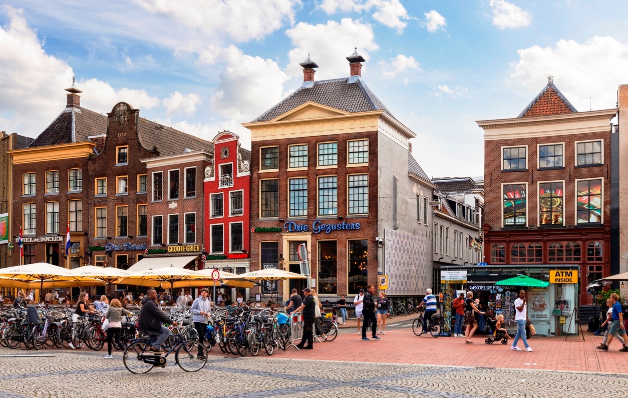 La place Grote Markt à Groningen (Groningue), Pays-Bas © iStock / jan van der Wolf