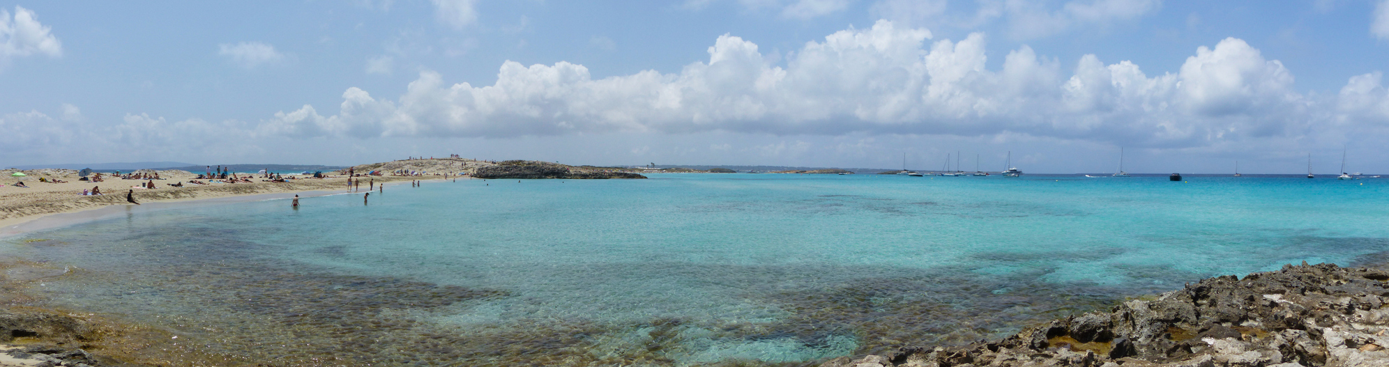 La plage de Ses Illetes dans le Parc Natural de Ses Salines, île de Formentera © iStock / Raquel GM