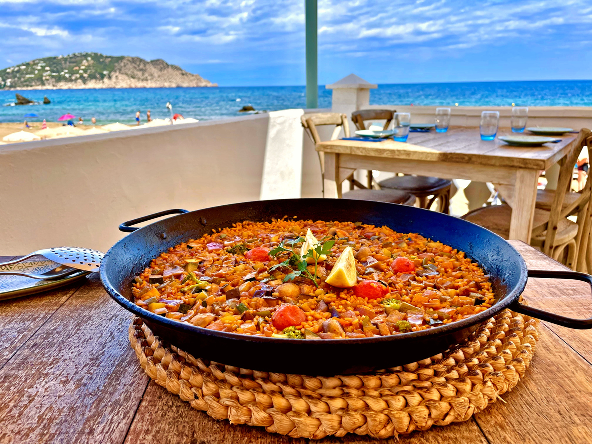 Paella © iStock / Pablo Sebastian Intelisano