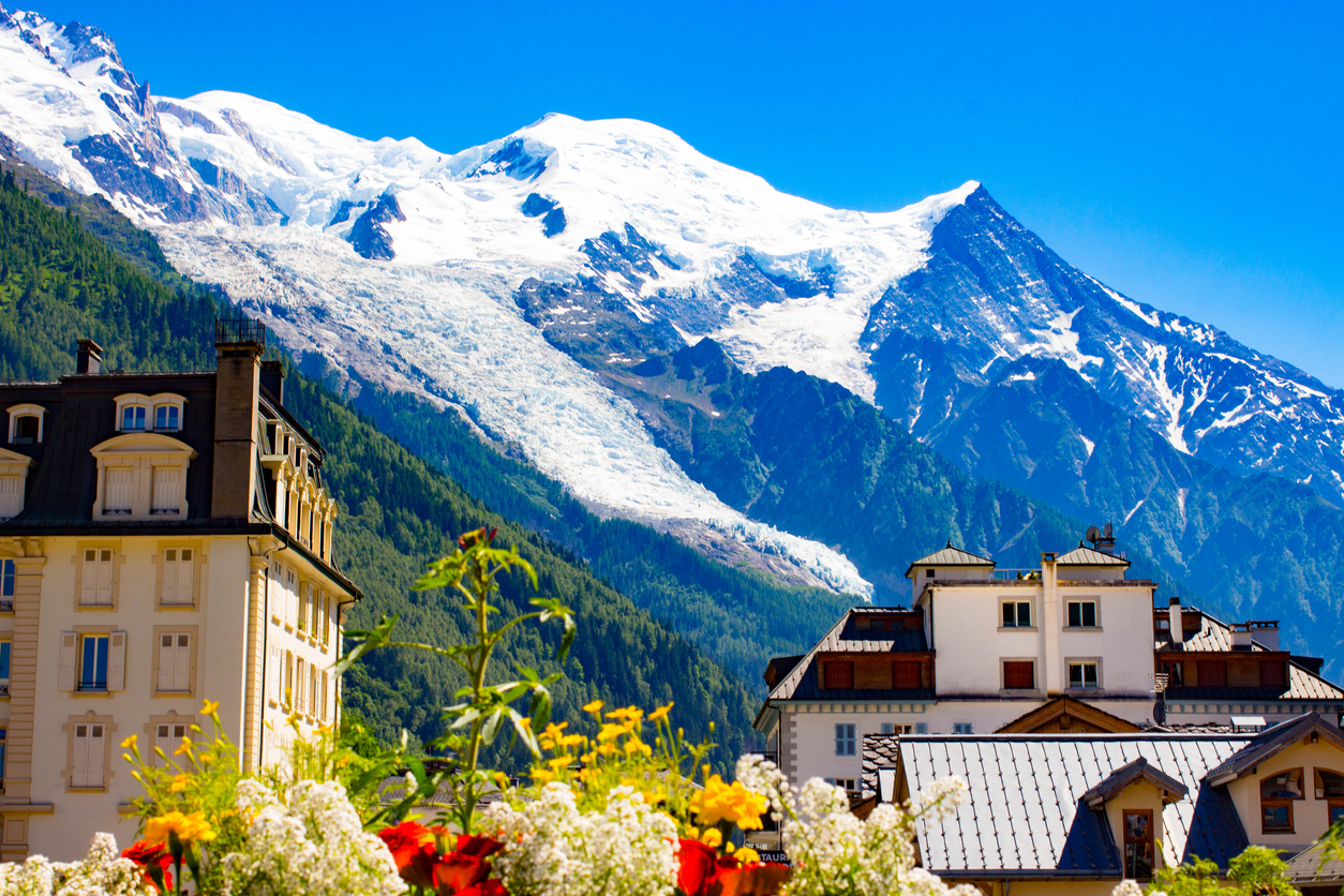 Chamonix et le Mont-Blanc © iStock / zukanowa13