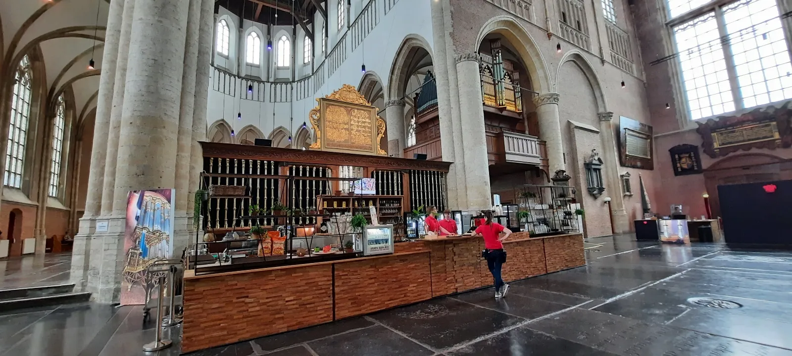 Le café dans l'église Pieterskerk à Leyde, Hollande-Méridionale © Daniel Desjardins