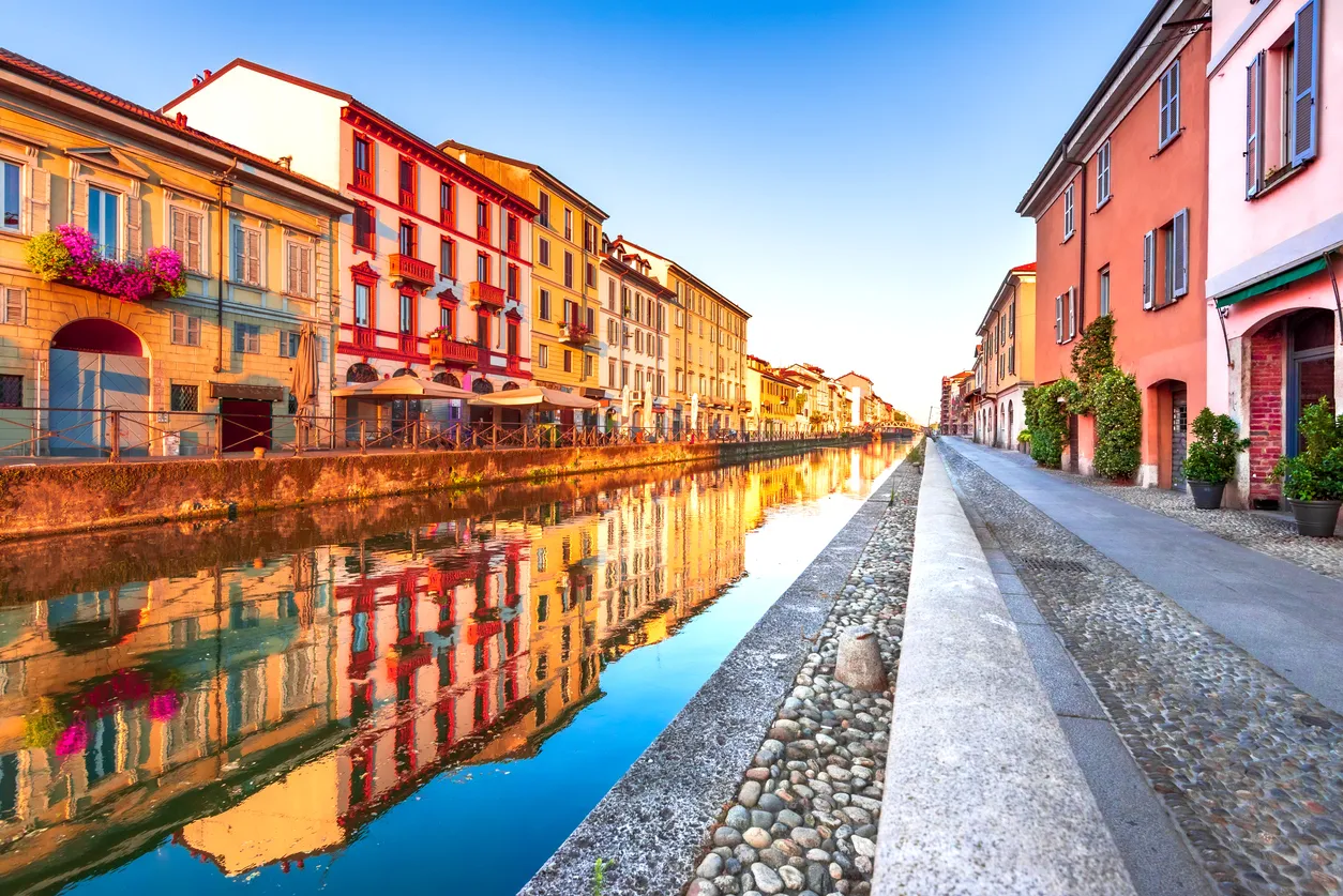 Le canal Naviglio Grande à Milan © iStock / emicristea