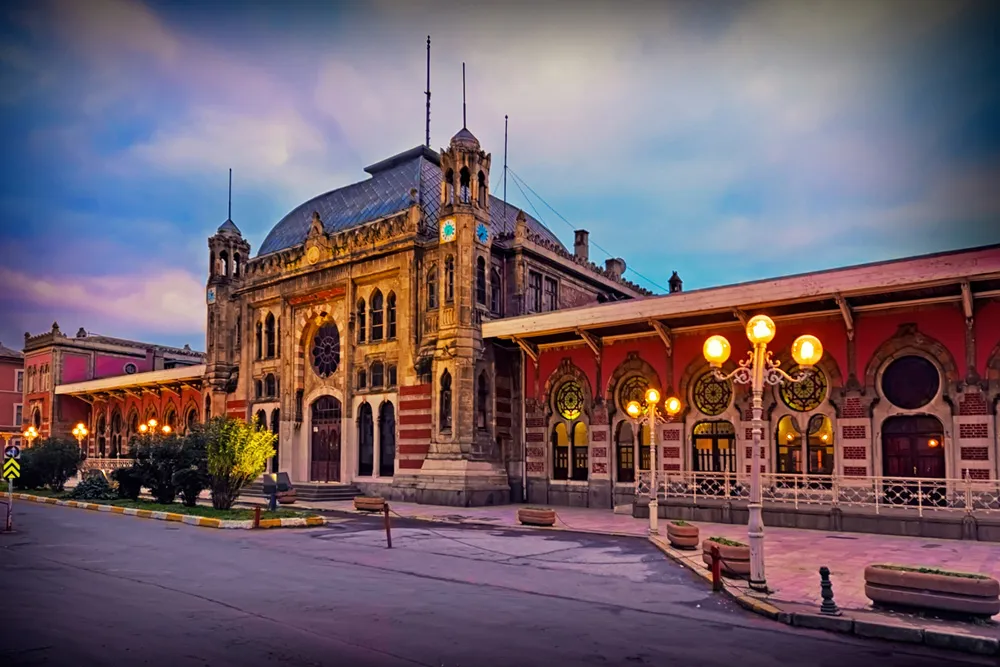 Gare ferroviaire de Sirkeci, Istanbul, Turquie | © HAYKIRDI