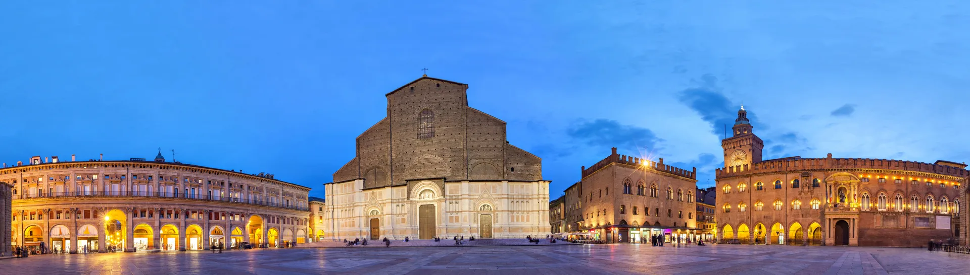 Piazza Maggiore, Basilica di San Petronio et Palazzo Comunale, Bologna, Emilia-Romagna, Italie du Nord
© iStock/bbsferrari