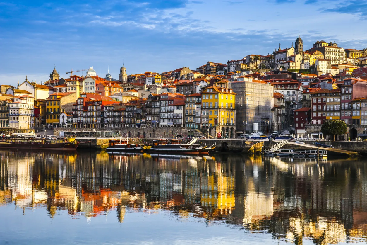 La Ribeira de Porto et le Douro © iStockphoto.com/LeoPatrizi