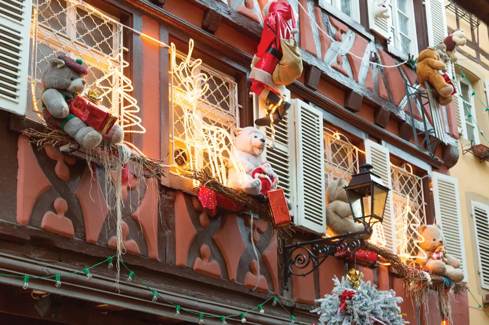 Décorations de rue à l'approche de Noël, Strasbourg | © iStockphoto.com/eli77
