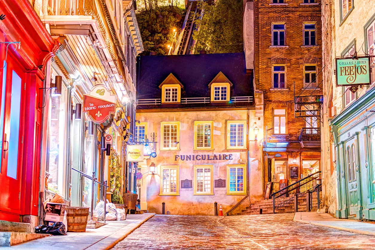Ville de Québec la nuit ©istock/ablokhin