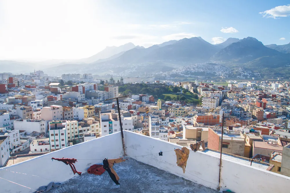 Collines et toits de la ville de Tanger, Maroc, Afrique | © volcjoks