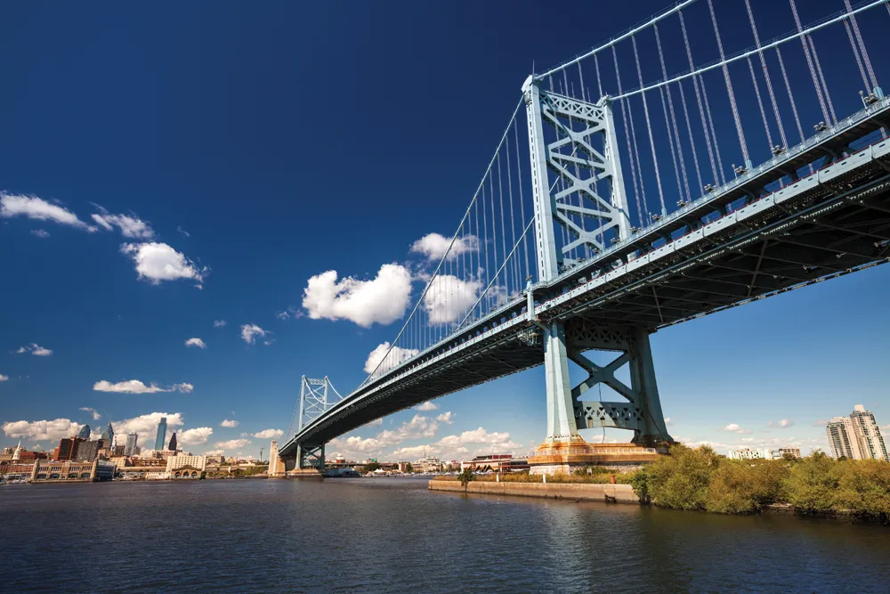Le Benjamin Franklin Bridge, sur le fleuve Delaware. 
©iStockphoto.com/Pgiam 